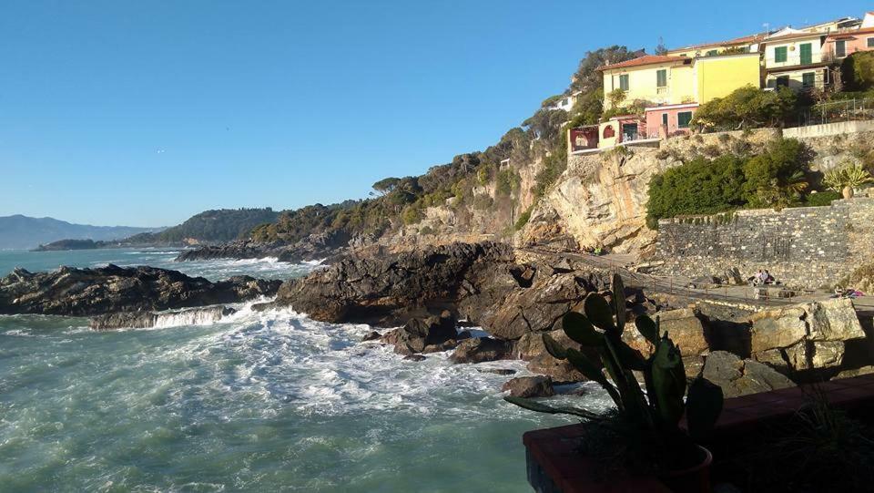 Il Melograno B&B With Private Bathrooms Aulla Exterior photo